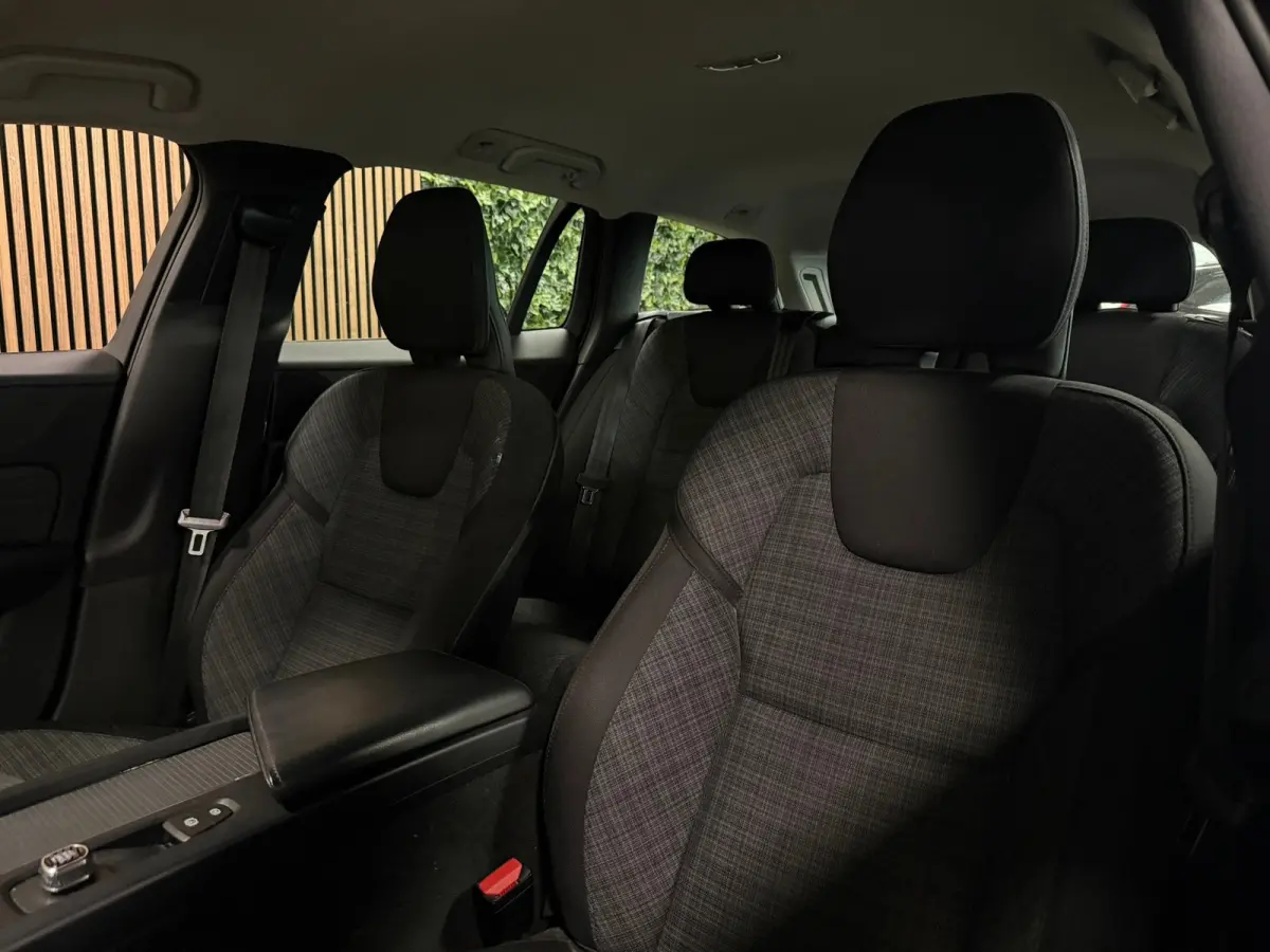 B3 Essential Edition | All Season Banden | Cruise Control | Google Infotainment | Parkeersensoren achter | Climate Control L+R | Regensensor | 17 Inch | DAB Radio | Apple Carplay/Android Aut