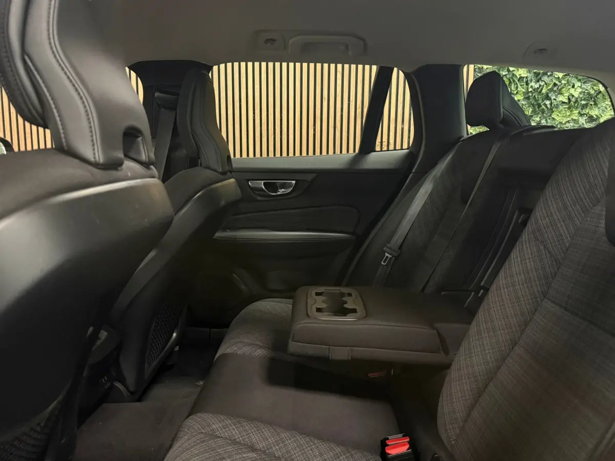 B3 Essential Edition | All Season Banden | Cruise Control | Google Infotainment | Parkeersensoren achter | Climate Control L+R | Regensensor | 17 Inch | DAB Radio | Apple Carplay/Android Aut