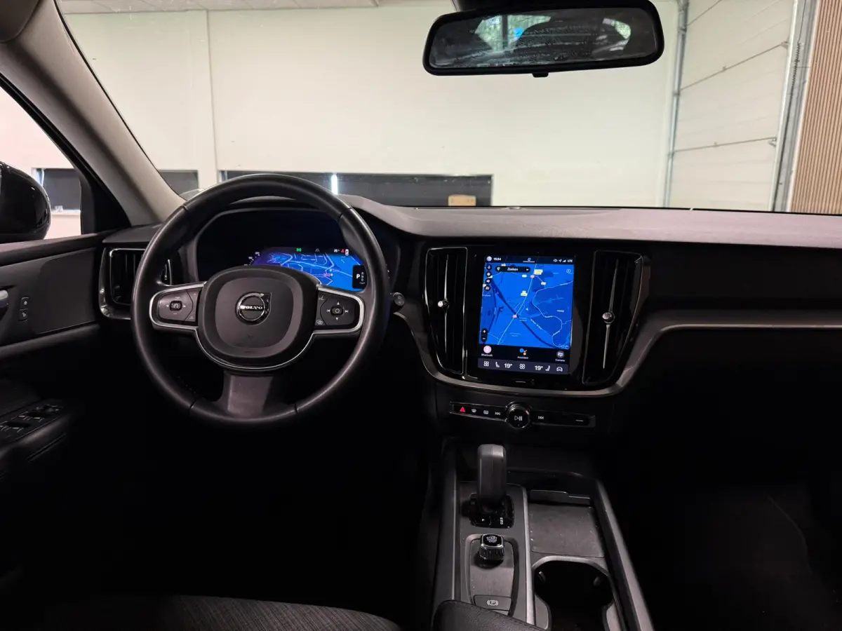 B3 Essential Edition | All Season Banden | Cruise Control | Google Infotainment | Parkeersensoren achter | Climate Control L+R | Regensensor | 17 Inch | DAB Radio | Apple Carplay/Android Aut