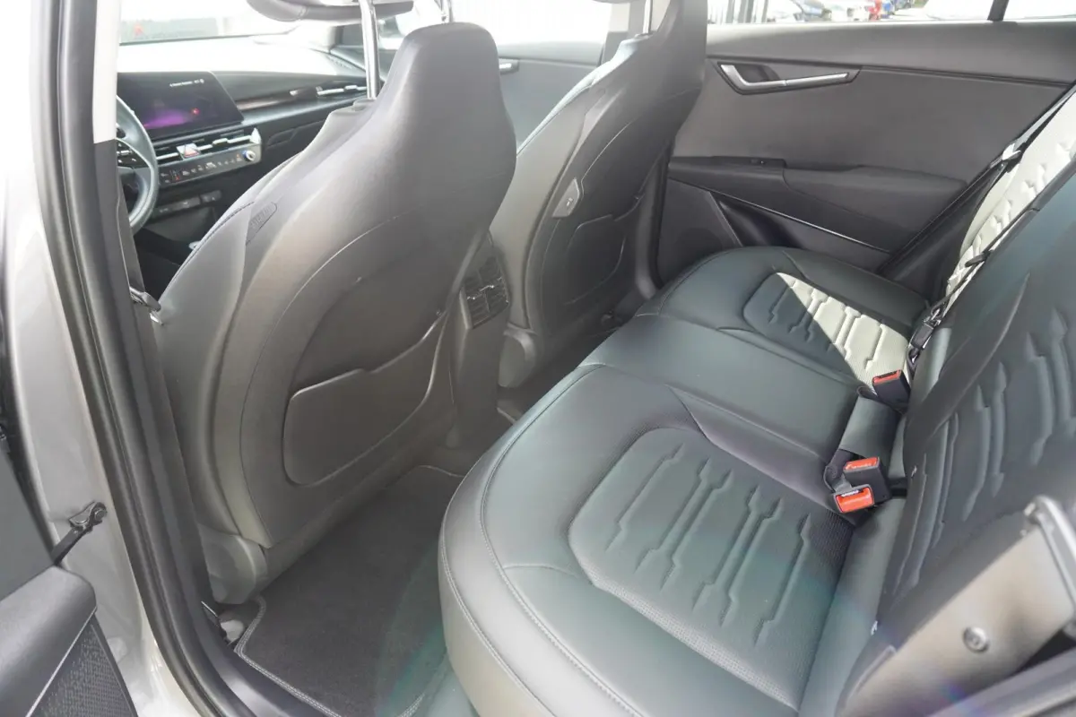 204pk Edition Advanced 64.8 kWh | Stoel / Stuurverwarming | Camera | Dashcam | Adaptive cruise