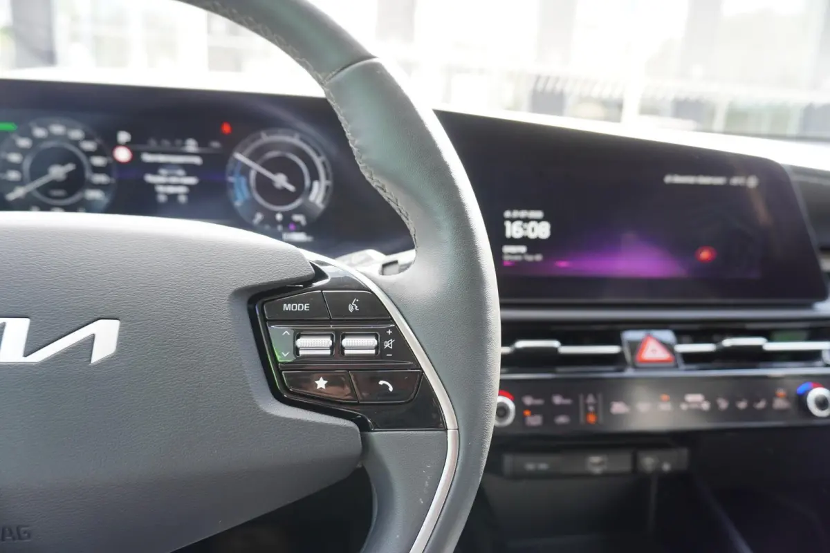 204pk Edition Advanced 64.8 kWh | Stoel / Stuurverwarming | Camera | Dashcam | Adaptive cruise