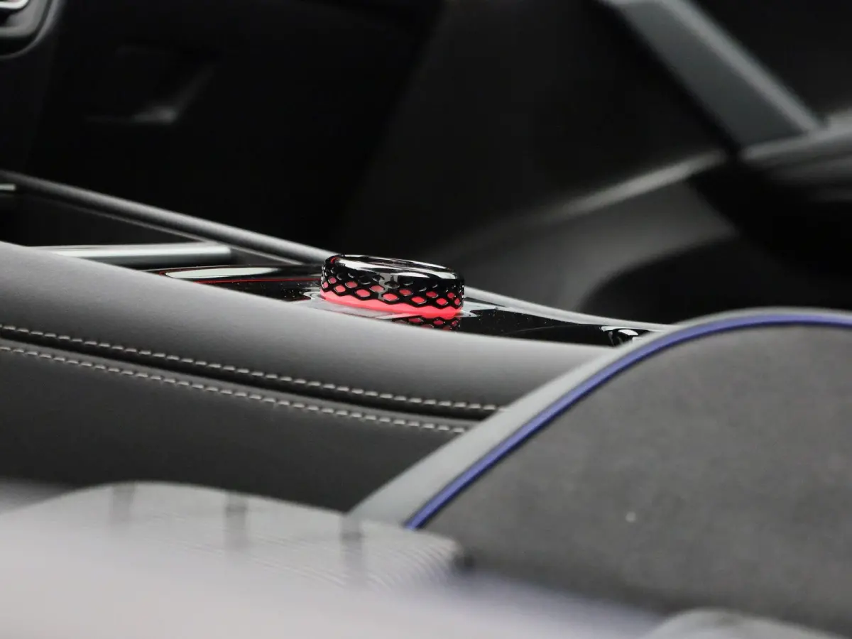 1.5 eHybrid R-Line Edition 204 PK| Origineel Nederlands | 1e Eigenaar | Panoramadak | Navigatie | Achteruitrijcamera | Achterklep Elektrisch