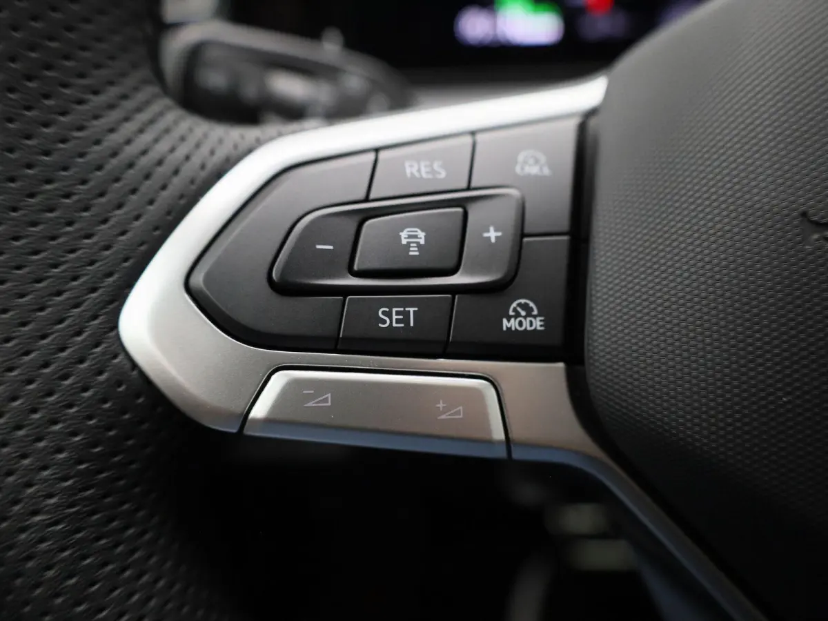 1.5 eHybrid R-Line Edition 204 PK| Origineel Nederlands | 1e Eigenaar | Panoramadak | Navigatie | Achteruitrijcamera | Achterklep Elektrisch