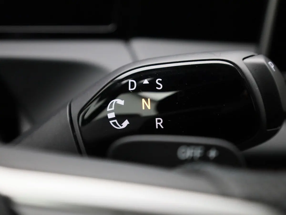 1.5 eHybrid R-Line Edition 204 PK| Origineel Nederlands | 1e Eigenaar | Panoramadak | Navigatie | Achteruitrijcamera | Achterklep Elektrisch
