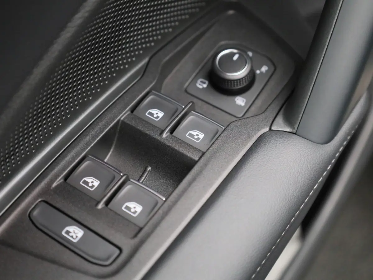 1.5 eHybrid R-Line Edition 204 PK| Origineel Nederlands | 1e Eigenaar | Panoramadak | Navigatie | Achteruitrijcamera | Achterklep Elektrisch