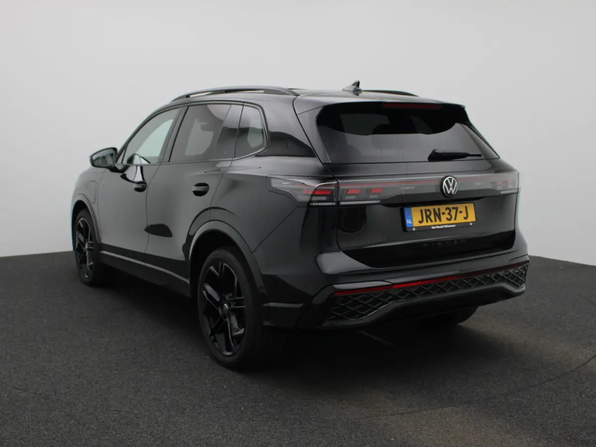 1.5 eHybrid R-Line Edition 204 PK| Origineel Nederlands | 1e Eigenaar | Panoramadak | Navigatie | Achteruitrijcamera | Achterklep Elektrisch