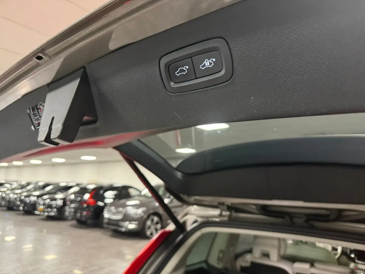 T8 AWD Recharge Inscription | Trekhaak | Stoelventilatie | Harman Kardon | Adpatieve Cruise Control | Stoel en stuurwielverwarming | Stoelmassage | Full LED meesturende koplampen | Schuifdak
