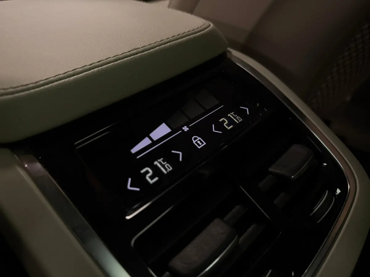 T8 AWD Recharge Inscription | Trekhaak | Stoelventilatie | Harman Kardon | Adpatieve Cruise Control | Stoel en stuurwielverwarming | Stoelmassage | Full LED meesturende koplampen | Schuifdak
