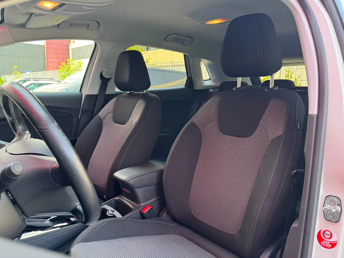 | Stoelverwarming | Apple Carplay/Android Auto | LED | Trekhaak |