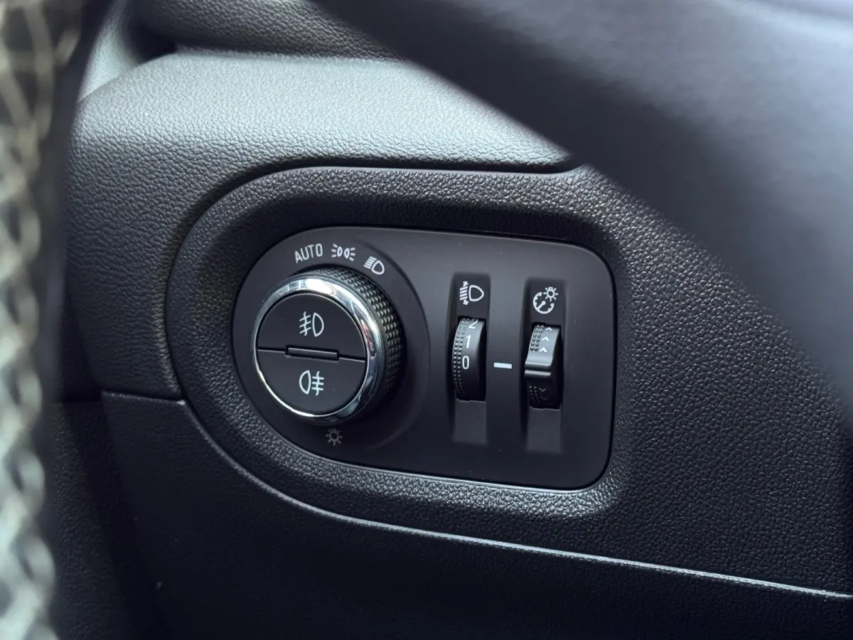 | Stoelverwarming | Apple Carplay/Android Auto | LED | Trekhaak |