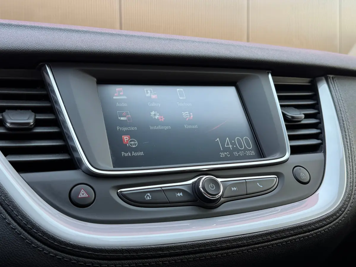 | Stoelverwarming | Apple Carplay/Android Auto | LED | Trekhaak |