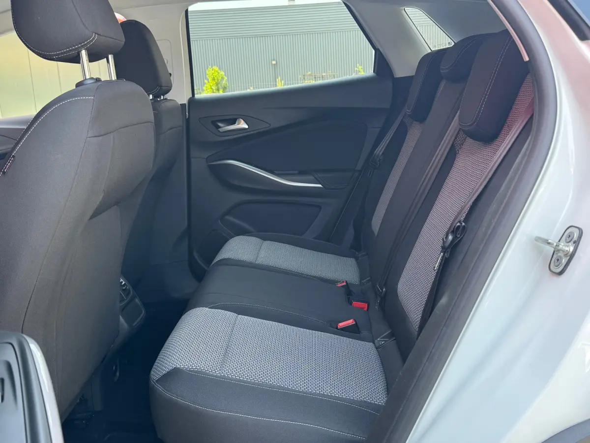 | Stoelverwarming | Apple Carplay/Android Auto | LED | Trekhaak |