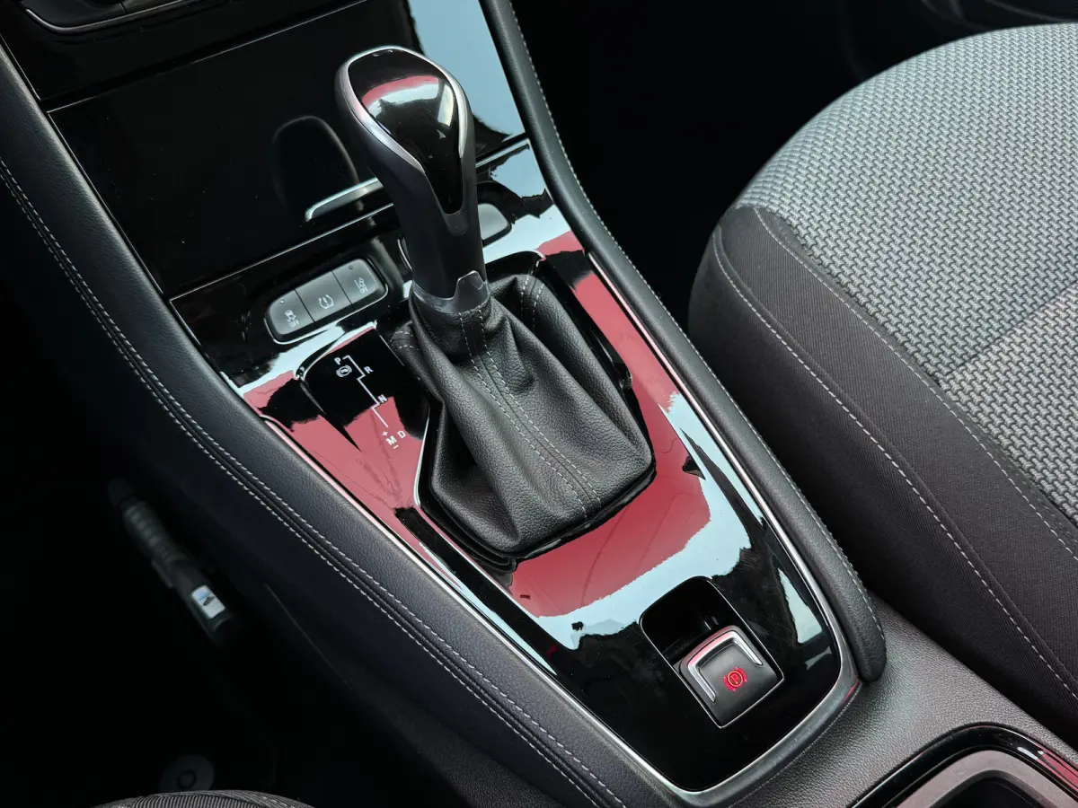 | Stoelverwarming | Apple Carplay/Android Auto | LED | Trekhaak |