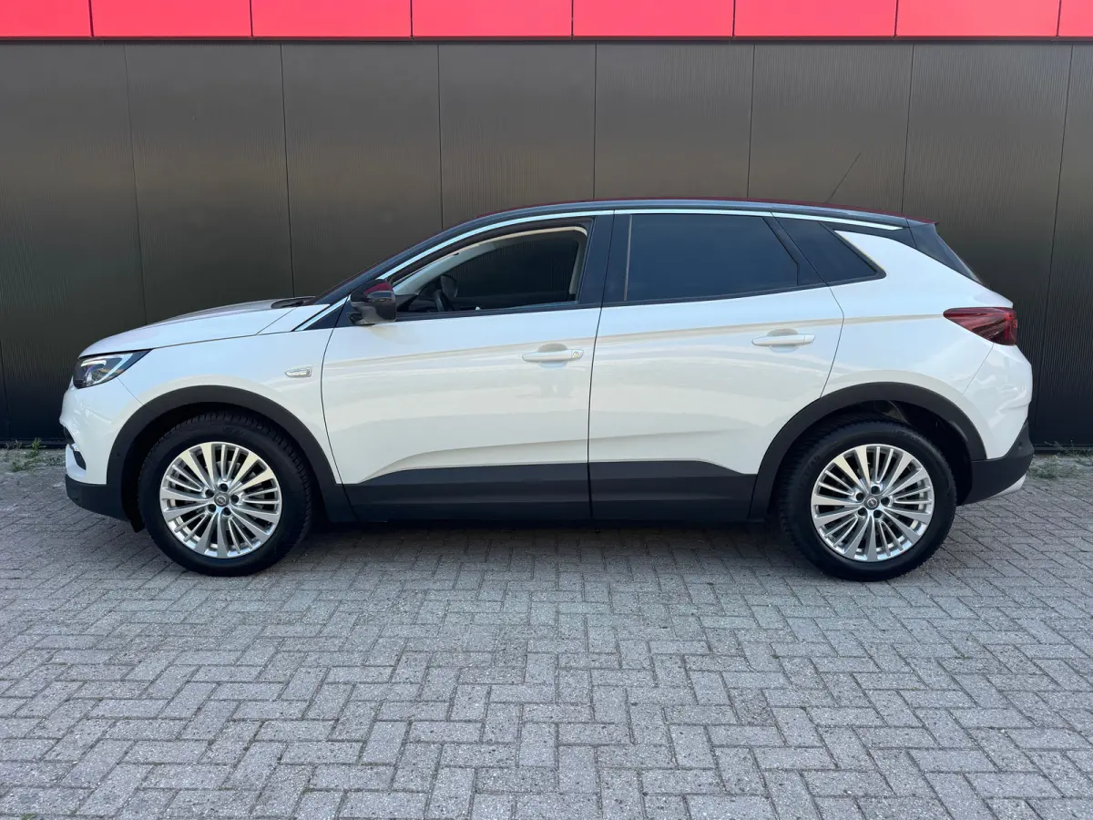 | Stoelverwarming | Apple Carplay/Android Auto | LED | Trekhaak |