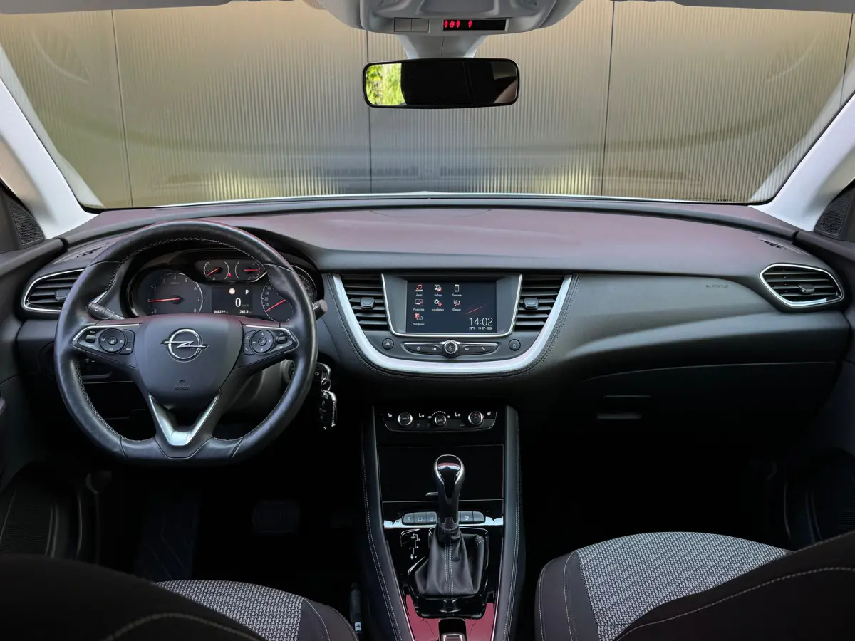 | Stoelverwarming | Apple Carplay/Android Auto | LED | Trekhaak |