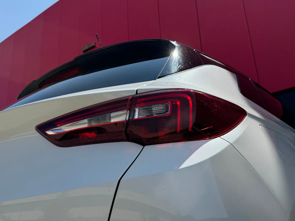 | Stoelverwarming | Apple Carplay/Android Auto | LED | Trekhaak |