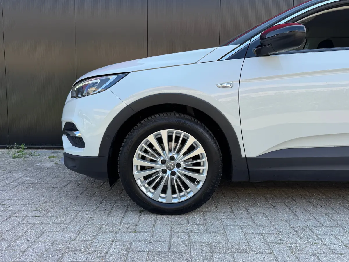 | Stoelverwarming | Apple Carplay/Android Auto | LED | Trekhaak |