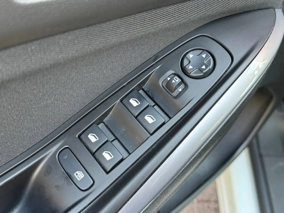| Stoelverwarming | Apple Carplay/Android Auto | LED | Trekhaak |