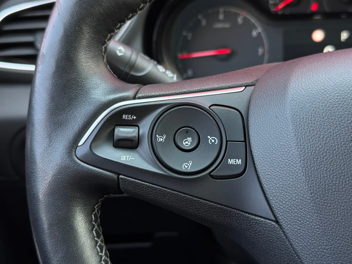 | Stoelverwarming | Apple Carplay/Android Auto | LED | Trekhaak |