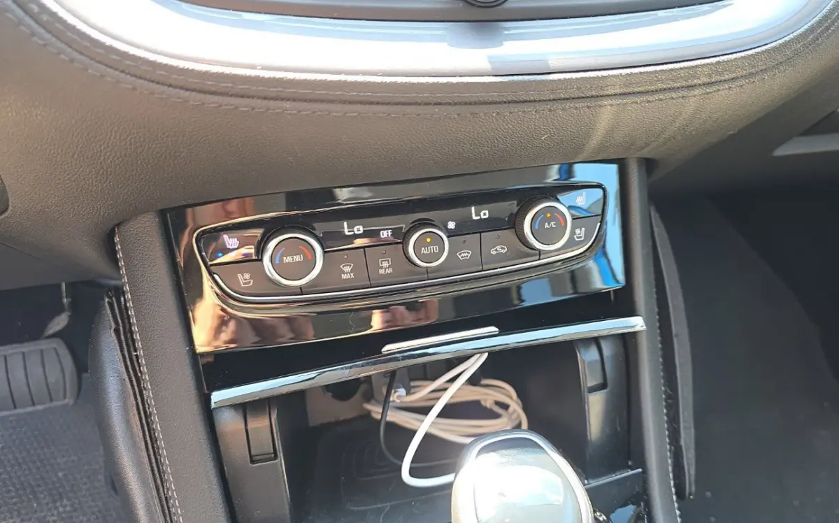 1.2 Turbo Ultimate Stoelverkoeling | Leder | Stoel/Stuur verwarming | Trekhaak |  | Achteruitrijcamera | Apple Carplay/Android Auto|telefoonintegratie premium | Keyless entry