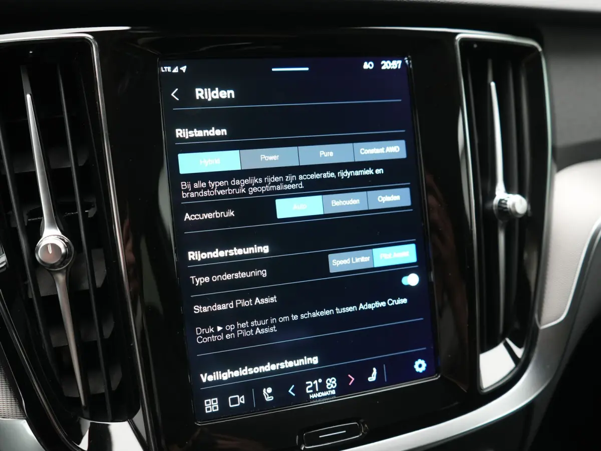 T6 PHEV AWD Plus Bright 350pk Dealer O.H | Trekhaak Af Fabriek | Adaptive Cruise | Camera | Lederen Sportstoelen Memory & Verwarmd | Apple Carplay | Keyless | Google Assistant & Maps | Stuur