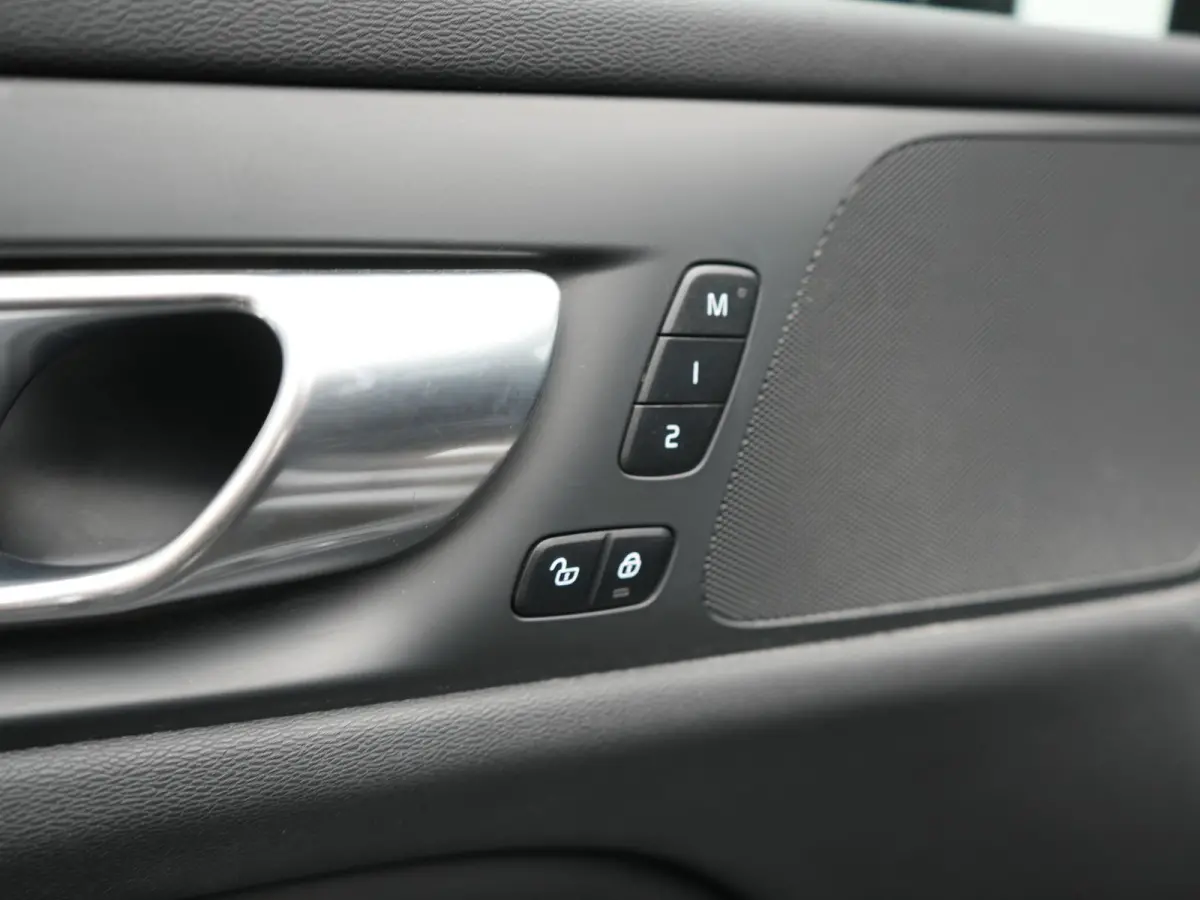 T6 PHEV AWD Plus Bright 350pk Dealer O.H | Trekhaak Af Fabriek | Adaptive Cruise | Camera | Lederen Sportstoelen Memory & Verwarmd | Apple Carplay | Keyless | Google Assistant & Maps | Stuur