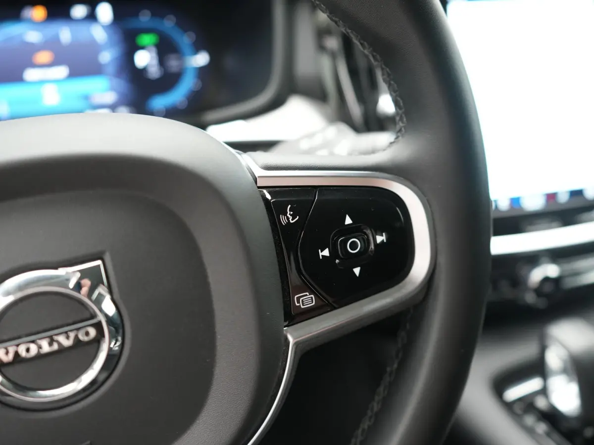 T6 PHEV AWD Plus Bright 350pk Dealer O.H | Trekhaak Af Fabriek | Adaptive Cruise | Camera | Lederen Sportstoelen Memory & Verwarmd | Apple Carplay | Keyless | Google Assistant & Maps | Stuur