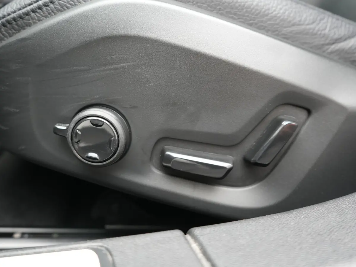 T6 PHEV AWD Plus Bright 350pk Dealer O.H | Trekhaak Af Fabriek | Adaptive Cruise | Camera | Lederen Sportstoelen Memory & Verwarmd | Apple Carplay | Keyless | Google Assistant & Maps | Stuur