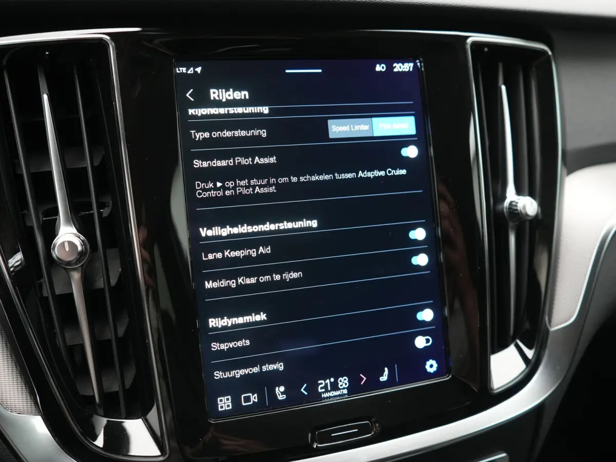 T6 PHEV AWD Plus Bright 350pk Dealer O.H | Trekhaak Af Fabriek | Adaptive Cruise | Camera | Lederen Sportstoelen Memory & Verwarmd | Apple Carplay | Keyless | Google Assistant & Maps | Stuur