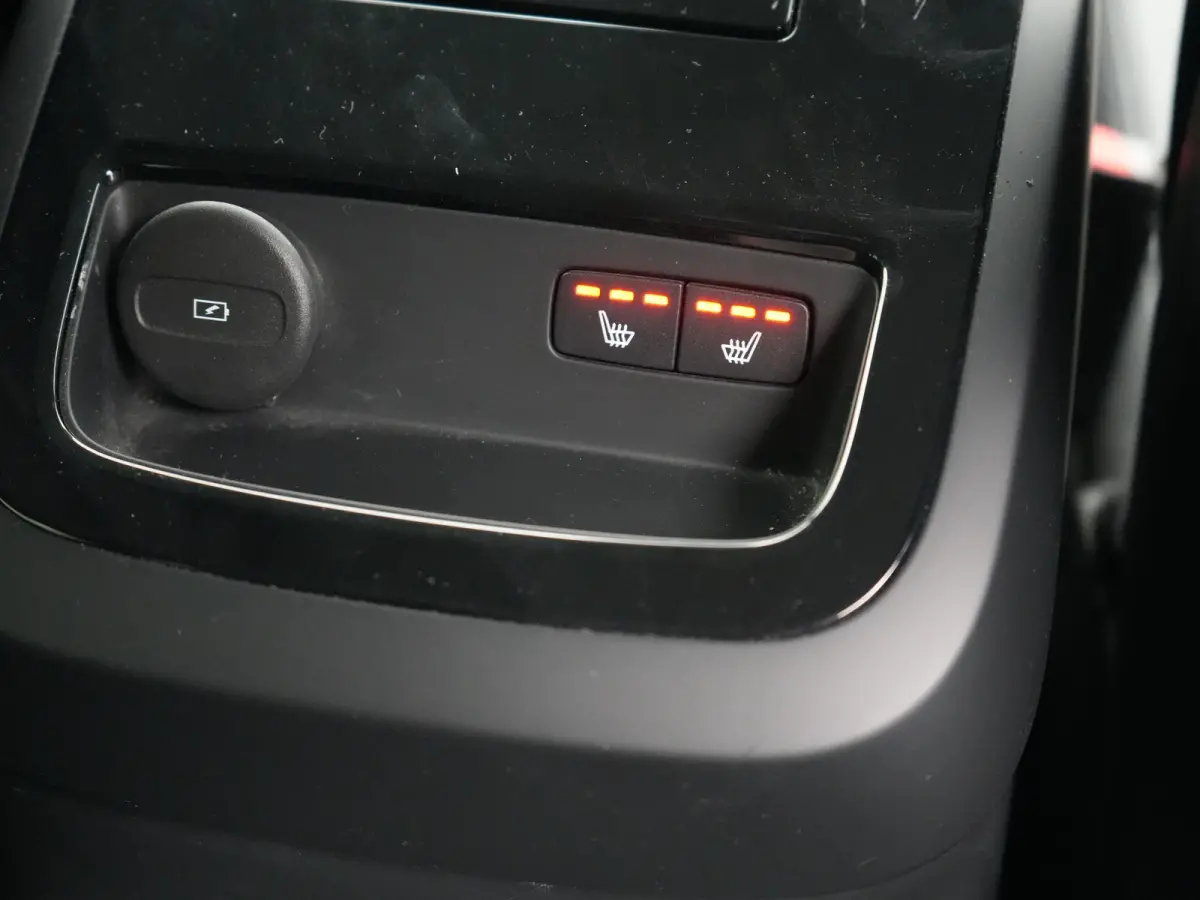 T6 PHEV AWD Plus Bright 350pk Dealer O.H | Trekhaak Af Fabriek | Adaptive Cruise | Camera | Lederen Sportstoelen Memory & Verwarmd | Apple Carplay | Keyless | Google Assistant & Maps | Stuur