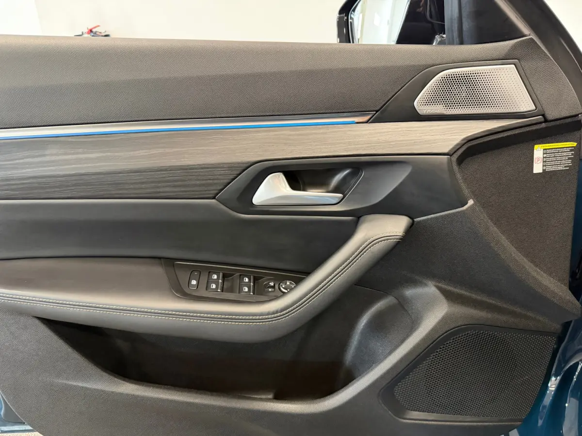 1.6 PureTech GT LINE|NAVICAMERA|PANORAMA|CRUISE|LEDER