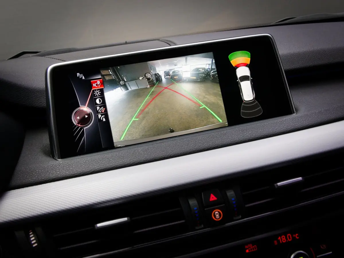 XDrive40e High Executive M-Sport (PANO, TREKHAAK, LUCHTVERING, HARMAN/KARDON-AUDIO, STOELVERWARMING, HEAD-UP, SPORTSTOELEN)