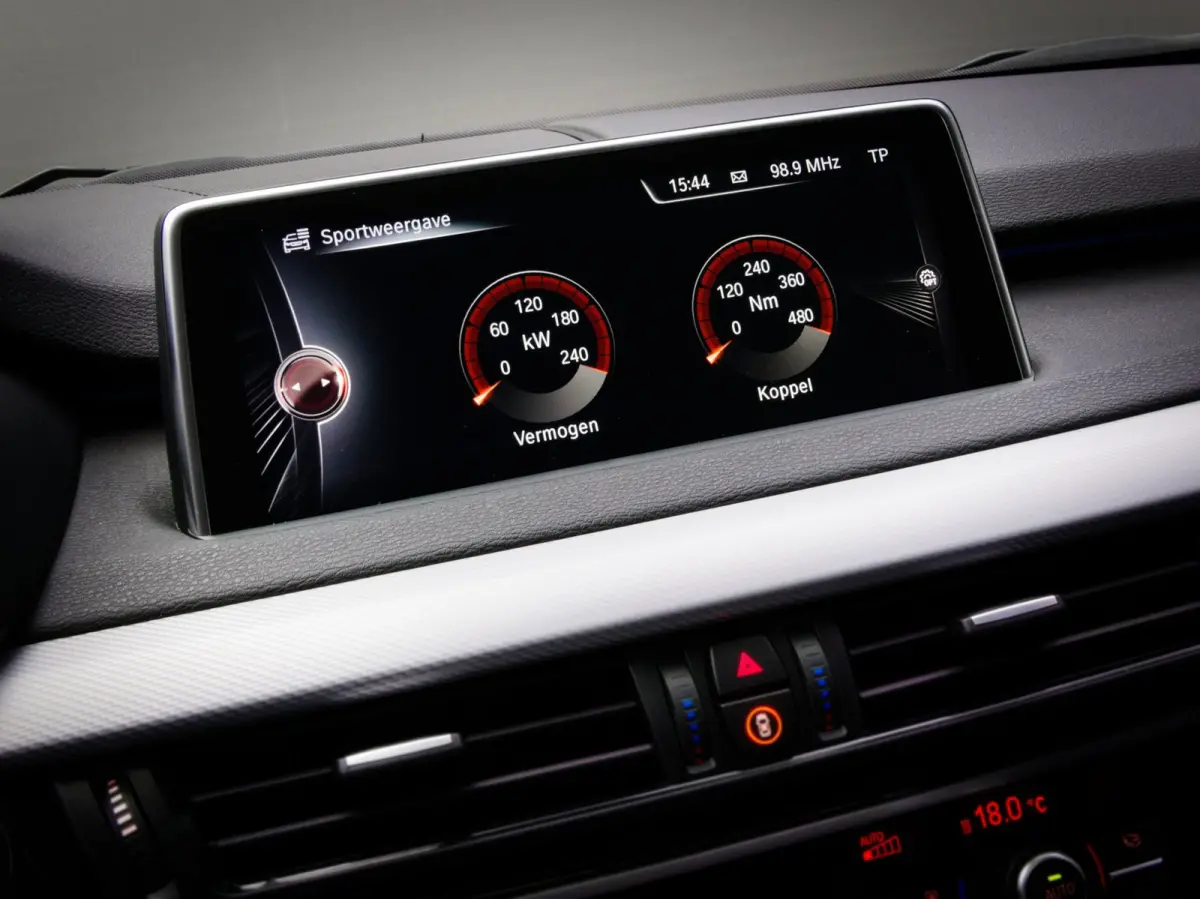 XDrive40e High Executive M-Sport (PANO, TREKHAAK, LUCHTVERING, HARMAN/KARDON-AUDIO, STOELVERWARMING, HEAD-UP, SPORTSTOELEN)