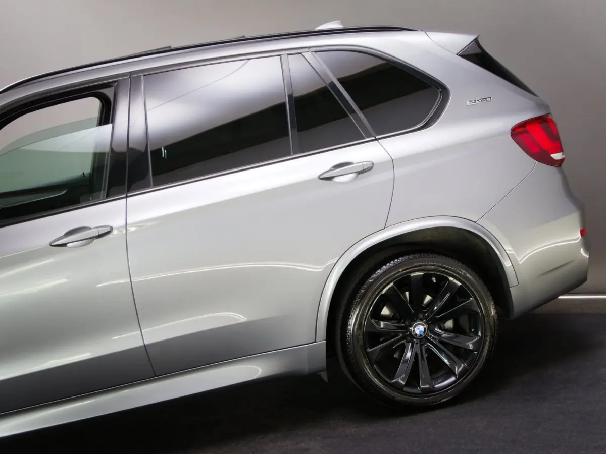 XDrive40e High Executive M-Sport (PANO, TREKHAAK, LUCHTVERING, HARMAN/KARDON-AUDIO, STOELVERWARMING, HEAD-UP, SPORTSTOELEN)