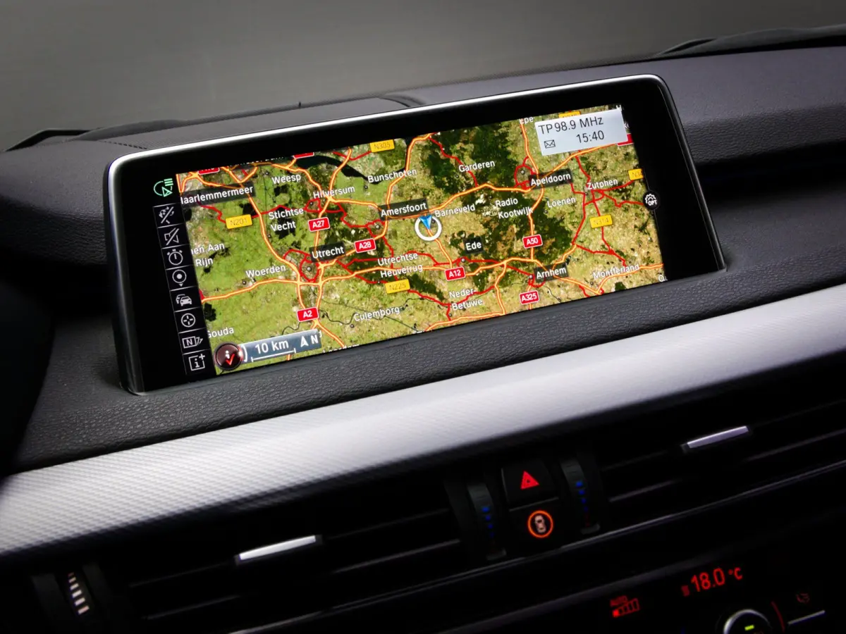 XDrive40e High Executive M-Sport (PANO, TREKHAAK, LUCHTVERING, HARMAN/KARDON-AUDIO, STOELVERWARMING, HEAD-UP, SPORTSTOELEN)