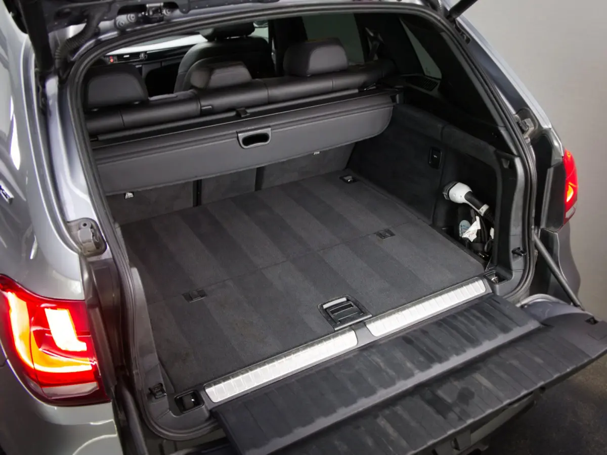XDrive40e High Executive M-Sport (PANO, TREKHAAK, LUCHTVERING, HARMAN/KARDON-AUDIO, STOELVERWARMING, HEAD-UP, SPORTSTOELEN)