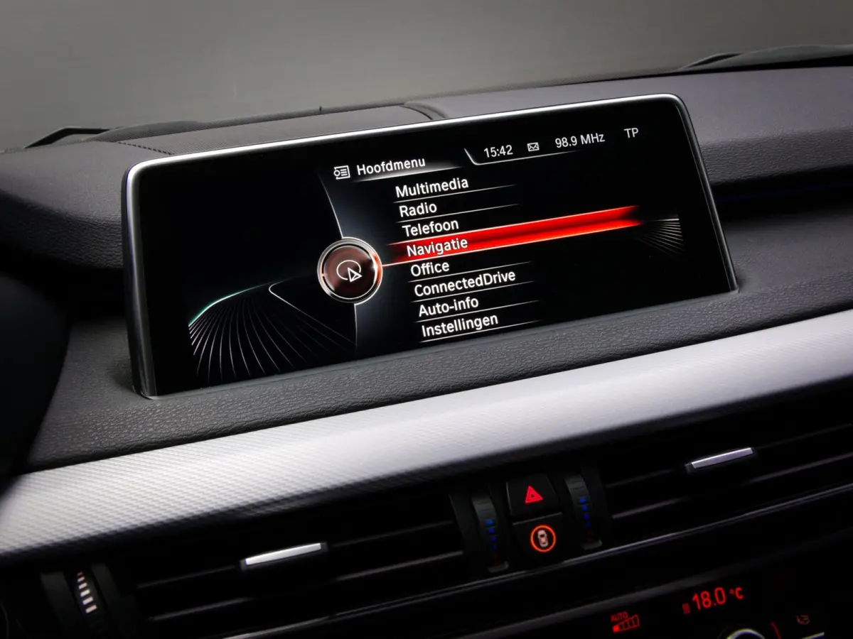 XDrive40e High Executive M-Sport (PANO, TREKHAAK, LUCHTVERING, HARMAN/KARDON-AUDIO, STOELVERWARMING, HEAD-UP, SPORTSTOELEN)