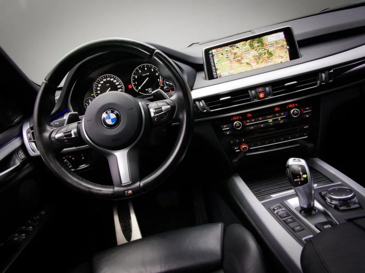 XDrive40e High Executive M-Sport (PANO, TREKHAAK, LUCHTVERING, HARMAN/KARDON-AUDIO, STOELVERWARMING, HEAD-UP, SPORTSTOELEN)