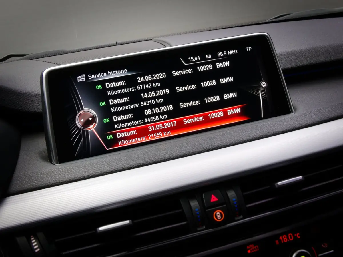 XDrive40e High Executive M-Sport (PANO, TREKHAAK, LUCHTVERING, HARMAN/KARDON-AUDIO, STOELVERWARMING, HEAD-UP, SPORTSTOELEN)