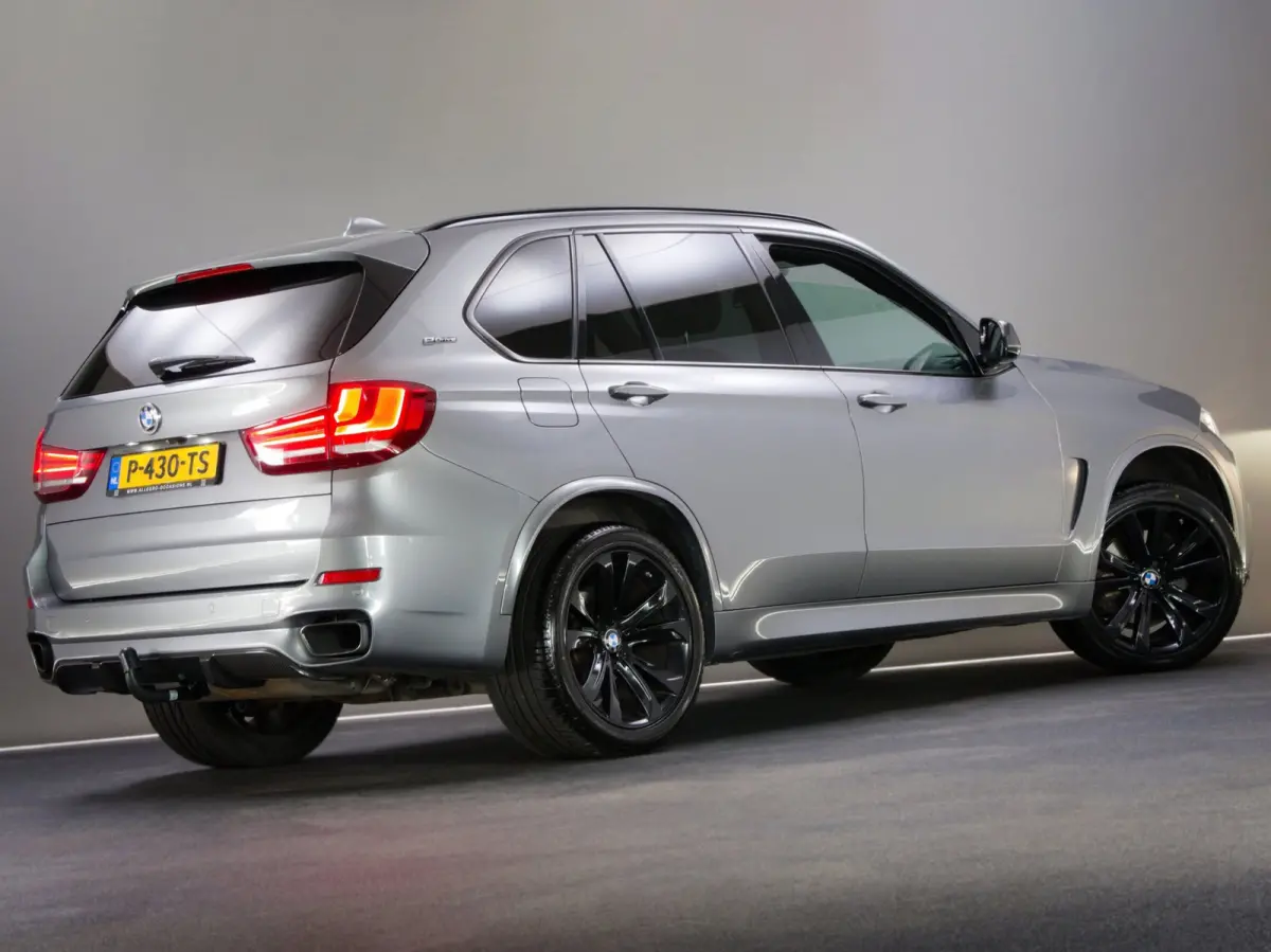 XDrive40e High Executive M-Sport (PANO, TREKHAAK, LUCHTVERING, HARMAN/KARDON-AUDIO, STOELVERWARMING, HEAD-UP, SPORTSTOELEN)