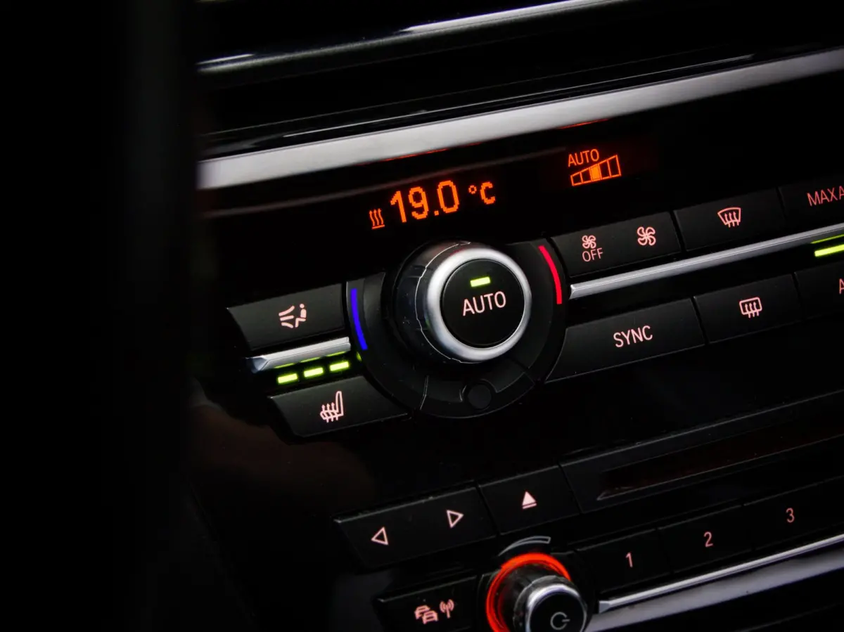 XDrive40e High Executive M-Sport (PANO, TREKHAAK, LUCHTVERING, HARMAN/KARDON-AUDIO, STOELVERWARMING, HEAD-UP, SPORTSTOELEN)