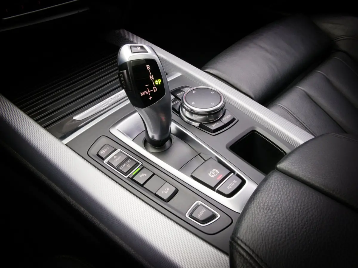 XDrive40e High Executive M-Sport (PANO, TREKHAAK, LUCHTVERING, HARMAN/KARDON-AUDIO, STOELVERWARMING, HEAD-UP, SPORTSTOELEN)