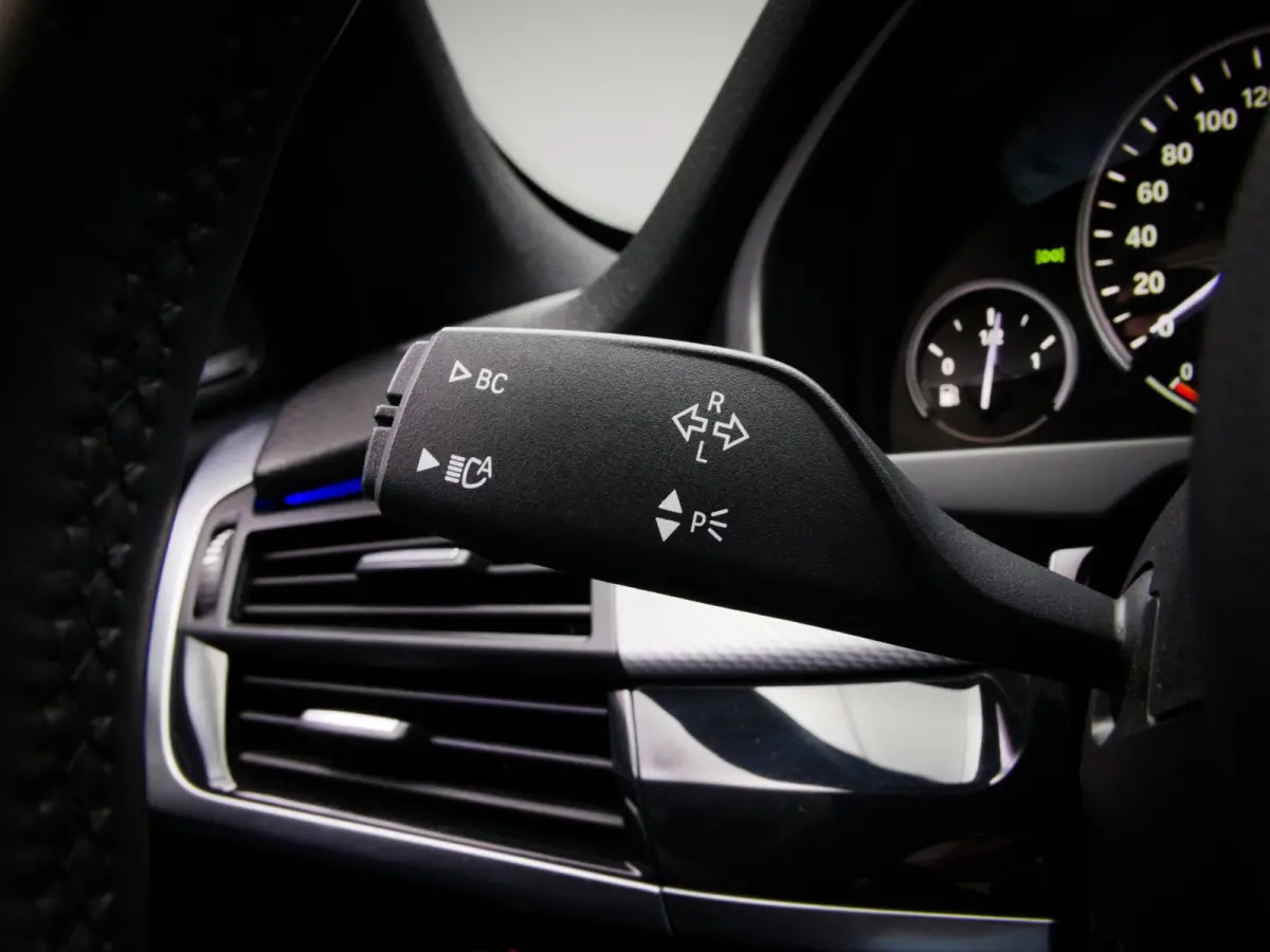 XDrive40e High Executive M-Sport (PANO, TREKHAAK, LUCHTVERING, HARMAN/KARDON-AUDIO, STOELVERWARMING, HEAD-UP, SPORTSTOELEN)
