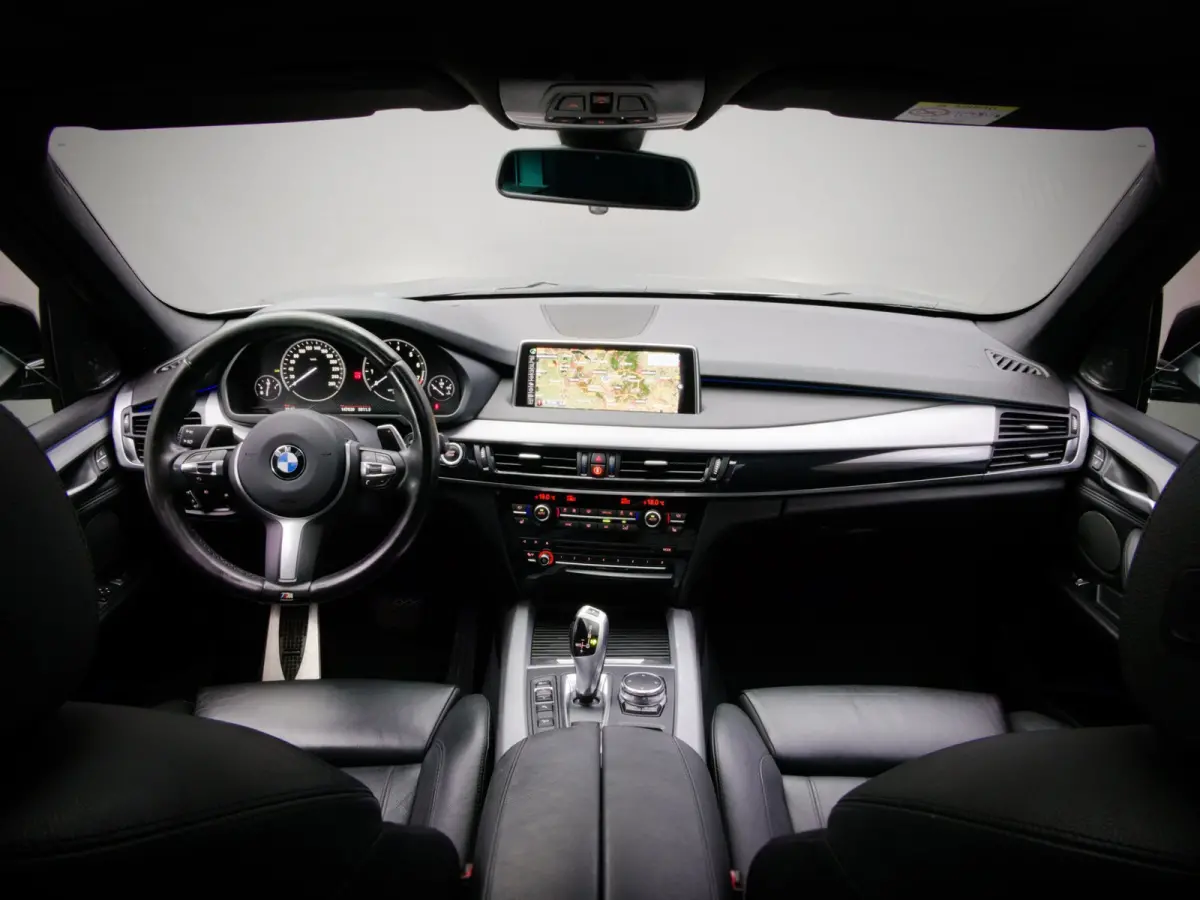 XDrive40e High Executive M-Sport (PANO, TREKHAAK, LUCHTVERING, HARMAN/KARDON-AUDIO, STOELVERWARMING, HEAD-UP, SPORTSTOELEN)