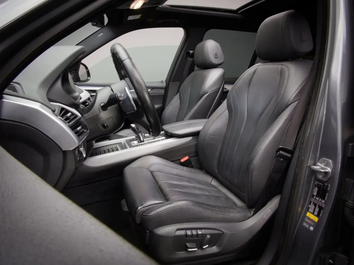 XDrive40e High Executive M-Sport (PANO, TREKHAAK, LUCHTVERING, HARMAN/KARDON-AUDIO, STOELVERWARMING, HEAD-UP, SPORTSTOELEN)