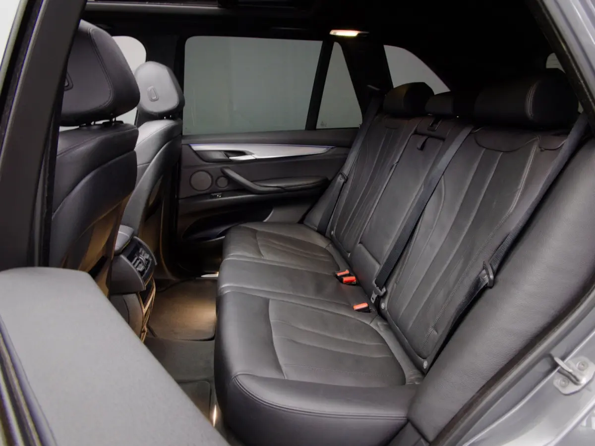 XDrive40e High Executive M-Sport (PANO, TREKHAAK, LUCHTVERING, HARMAN/KARDON-AUDIO, STOELVERWARMING, HEAD-UP, SPORTSTOELEN)