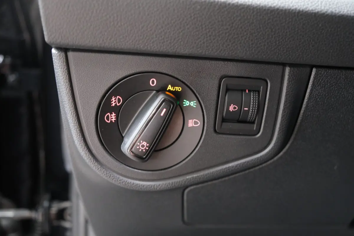 1.0 TSI R-Line Edition Automaat - N.A.P. Airco, Cruise, PDC, Camera, Carplay.