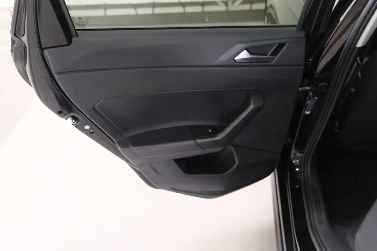 1.0 TSI R-Line Edition Automaat - N.A.P. Airco, Cruise, PDC, Camera, Carplay.