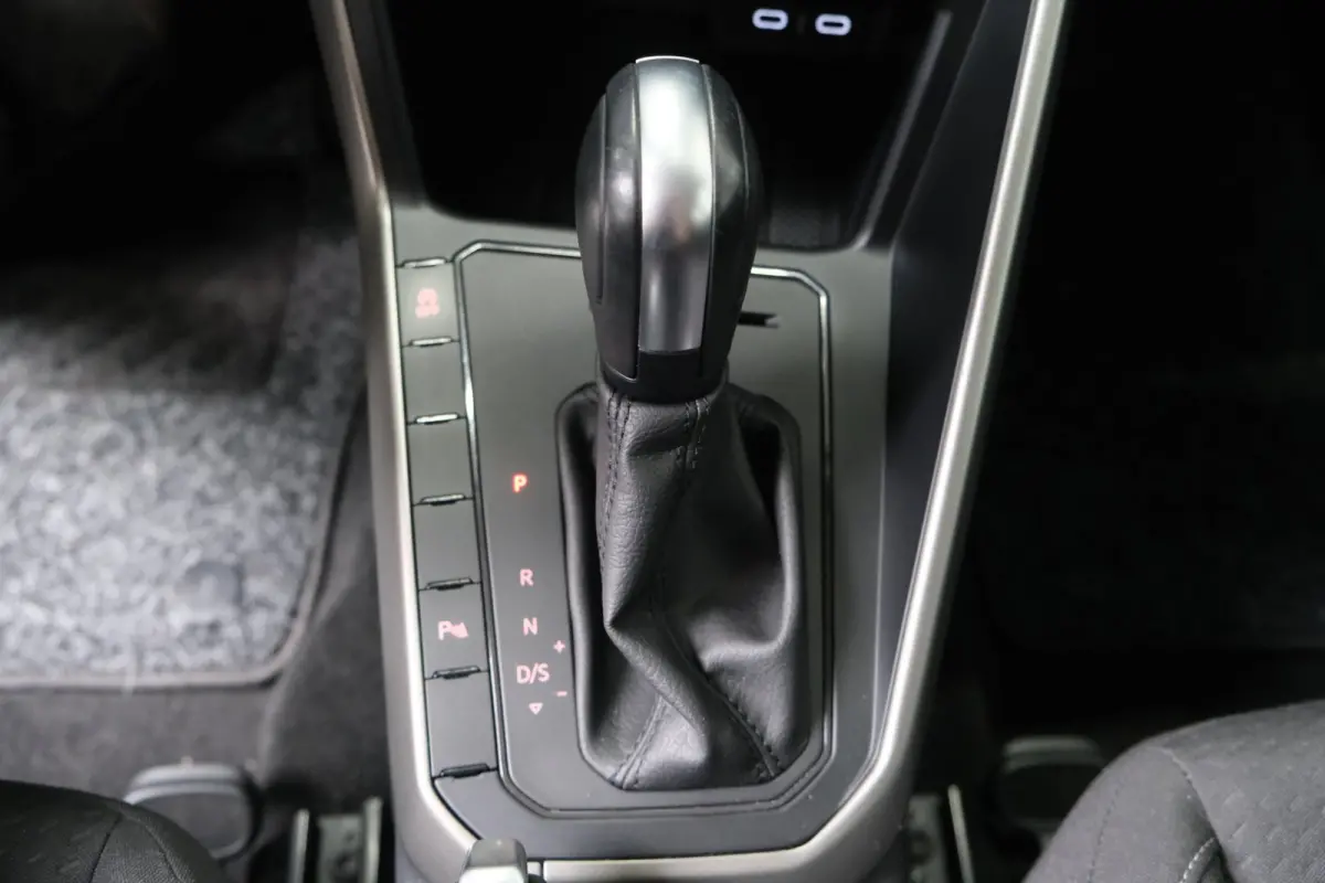 1.0 TSI R-Line Edition Automaat - N.A.P. Airco, Cruise, PDC, Camera, Carplay.