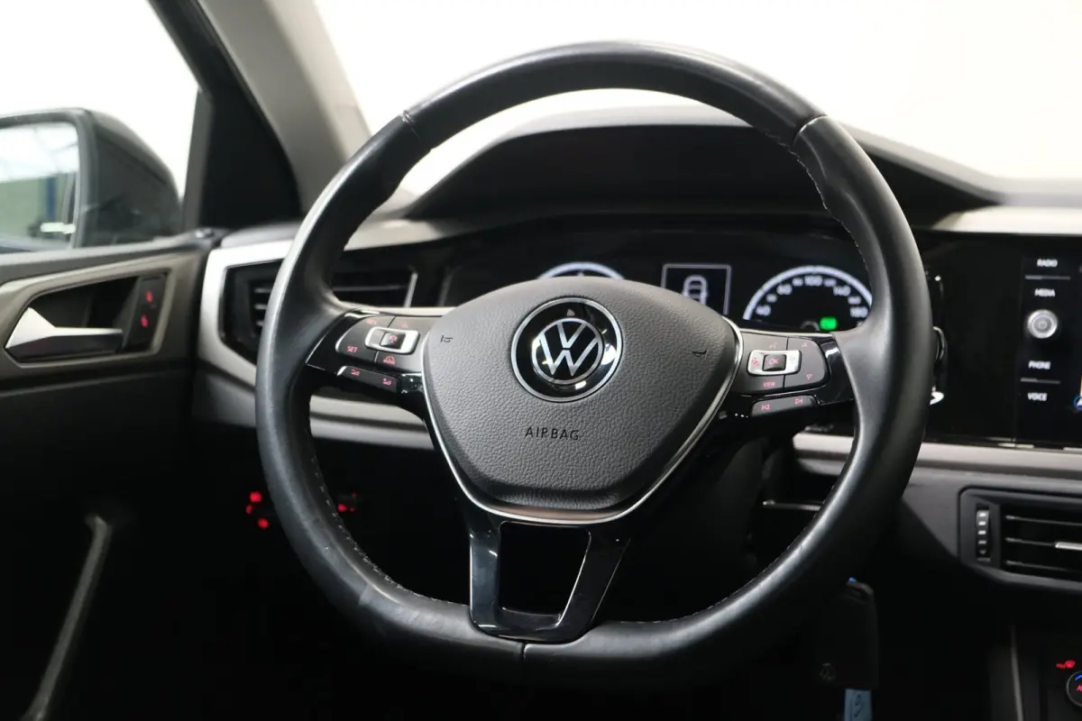 1.0 TSI R-Line Edition Automaat - N.A.P. Airco, Cruise, PDC, Camera, Carplay.